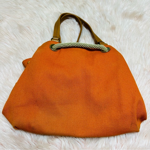 Michael Kors handbag with tassel detail. - Picture 3 of 16